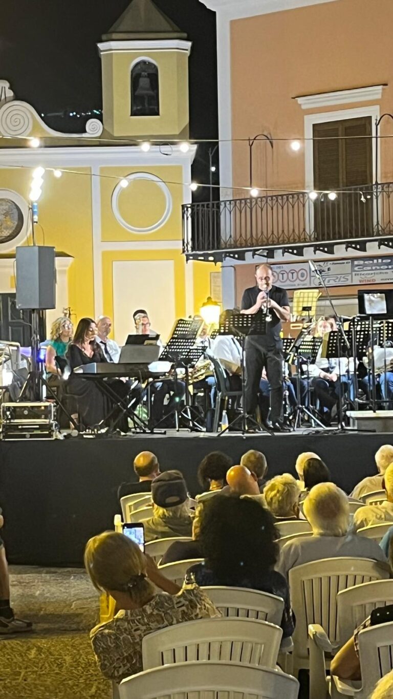 Musica, emozioni e talento: Forio incanta con le giornate della Banda Aurora e del Maestro Tamiati