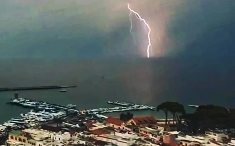 CAMPANIA:  ALLERTA METEO GIALLA PER TEMPORALI E FULMINI DOMANI 2 SETTEMBRE