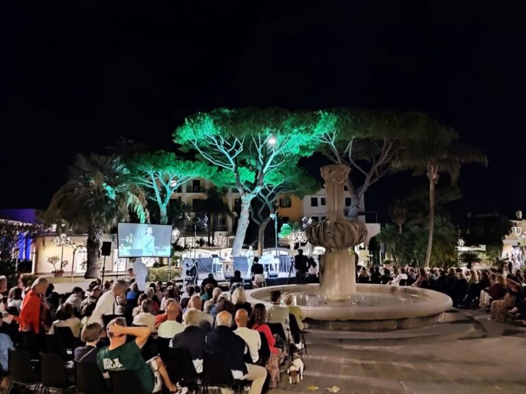 Lacco Ameno celebra Angelo Rizzoli con il monologo di Giuseppe Iacono