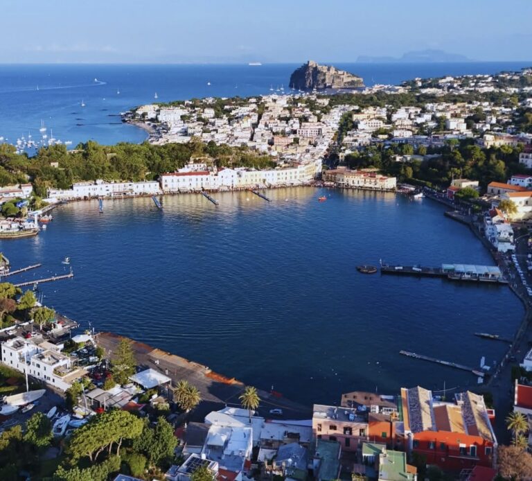 Ischia festeggia il 171° anniversario del porto: festa, divieti e variazioni ai trasporti