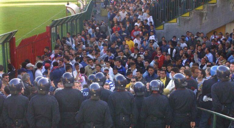 Torre del Greco, scontri tra tifosi: il Questore emette 23 DASPO, sette aggravati