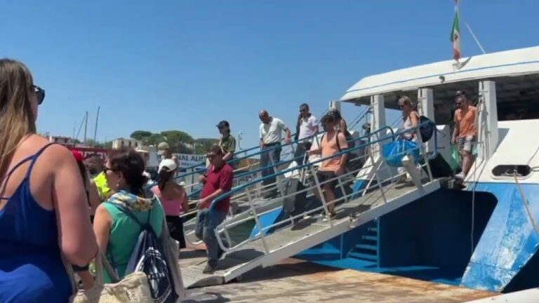 ISCHIA, PIRICELLI SUONA L’ALLARME: NO ALLA SOPPRESSIONE DELLE CORSE MARITTIME