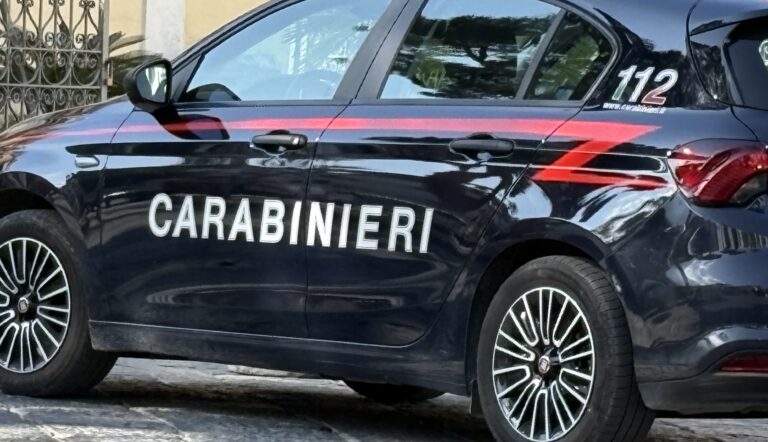 NAPOLI: spacca una finestra e lancia una felpa incendiata nella casa della compagna. Arrestato dai Carabinieri