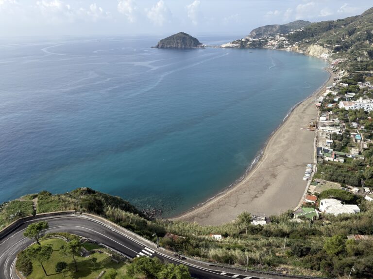 Barano, partiti i lavori  per la rifioritura della scogliera dei Maronti
