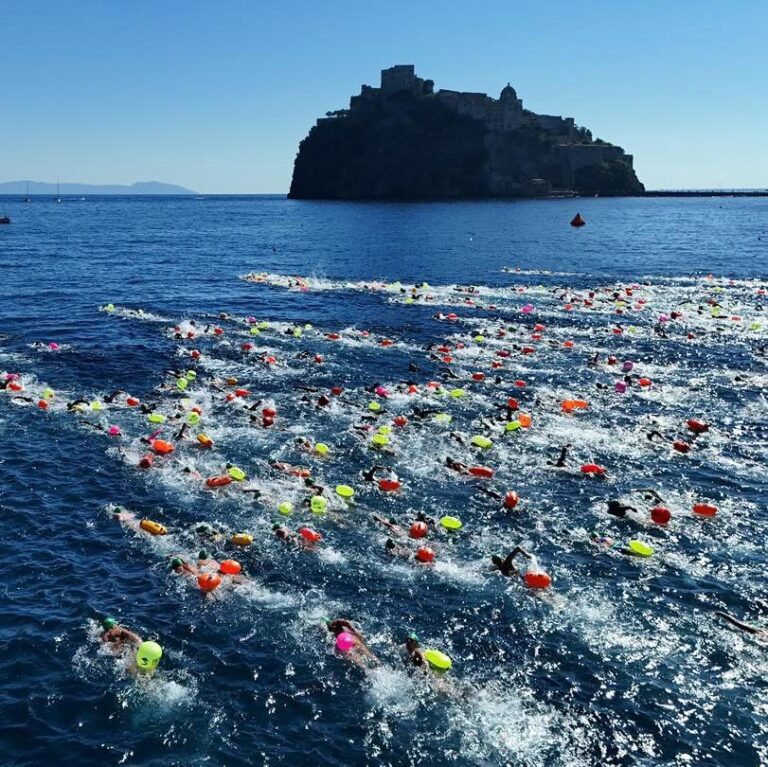 Ischia 2025: al via la Super Smile Swim – 3000 metri di energia e bellezza nel cuore del Mediterraneo