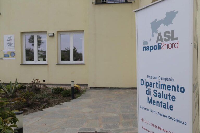 Una panchina per la salute mentale: Barano d’Ischia celebra il 10 ottobre con un gesto concreto