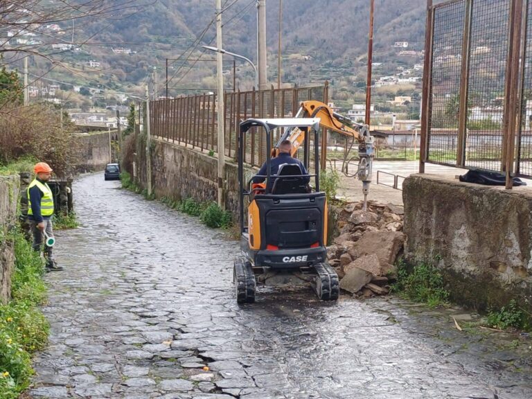 Ischia, lavori di riqualificazione al campetto di Spalatriello: divieto di sosta il 17 ottobre