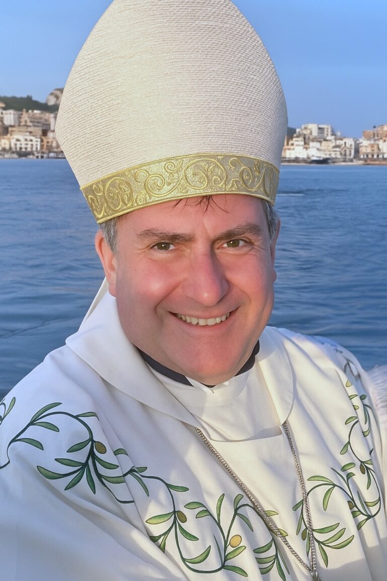 “Camminiamo insieme nella carità”: il messaggio di don Carlo Villano Vescovo di Ischia e Pozzuoli 