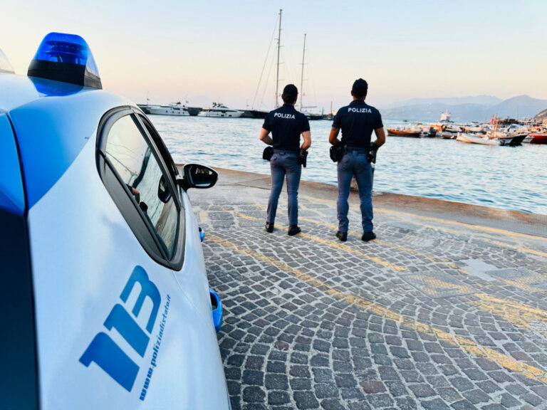 Capri: rubano in un negozio. Tratti in arresto 3 soggetti dalla Polizia di Stato