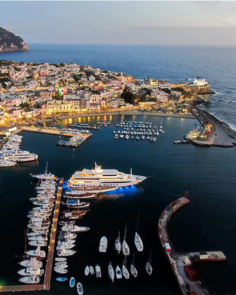 Forio protagonista nel 2027: vela, mare e futuro nel cuore del Mediterraneo