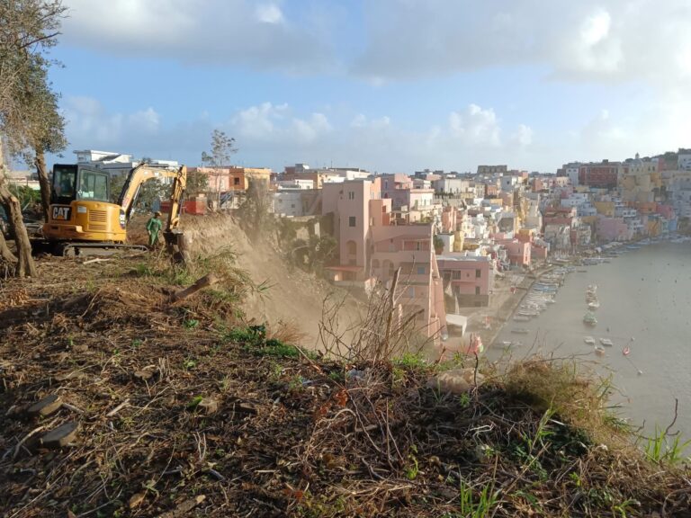 Procida, al via i lavori sul costone di Callia: sicurezza e visione per il territorio