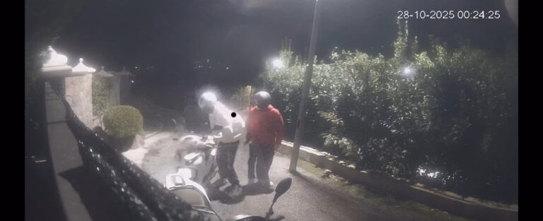 Furto nella notte a Ischia: rubano in due scooter Honda SH125 beccati dalle telecamere, l’appello 