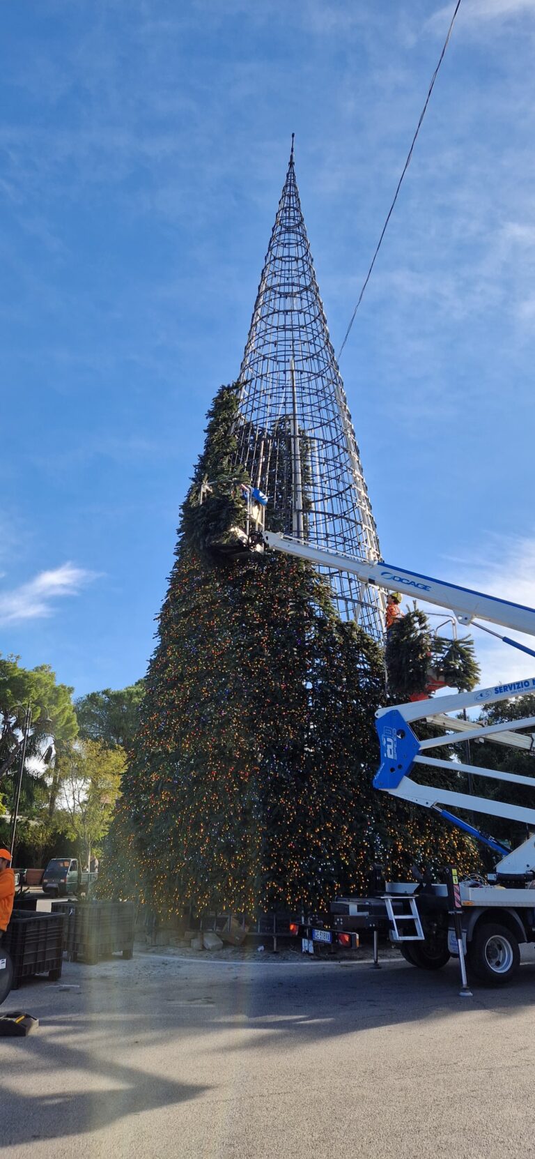 Ischia accende la magia del Natale: domani lo Switch On a Piazza degli Eroi