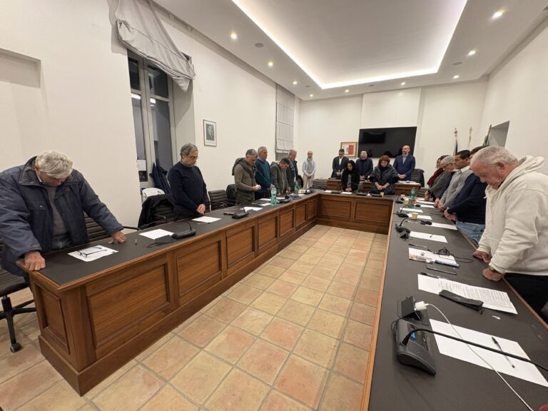 Forio, il Consiglio Comunale si apre con un minuto di silenzio in memoria di Valerio Iacono