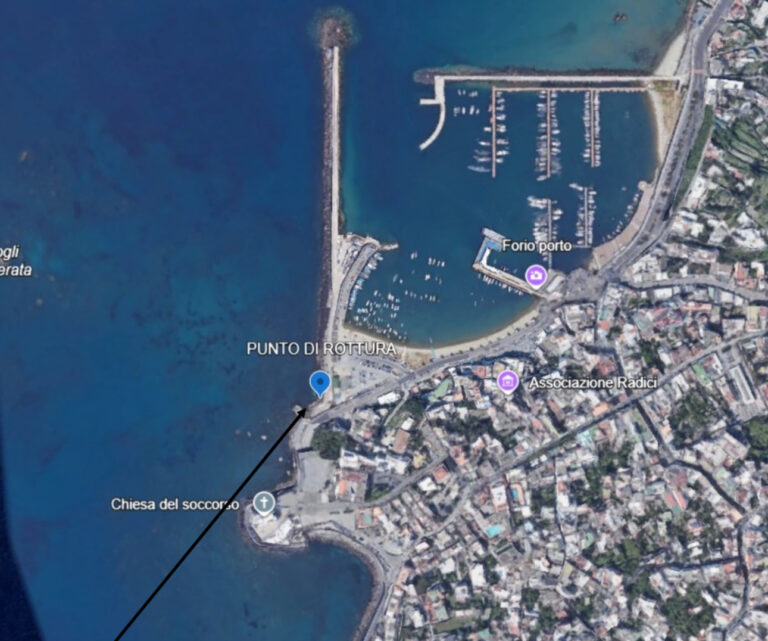 Lavori subacquei a Forio, divieti temporanei nello specchio acqueo dalla Guardia Costiera