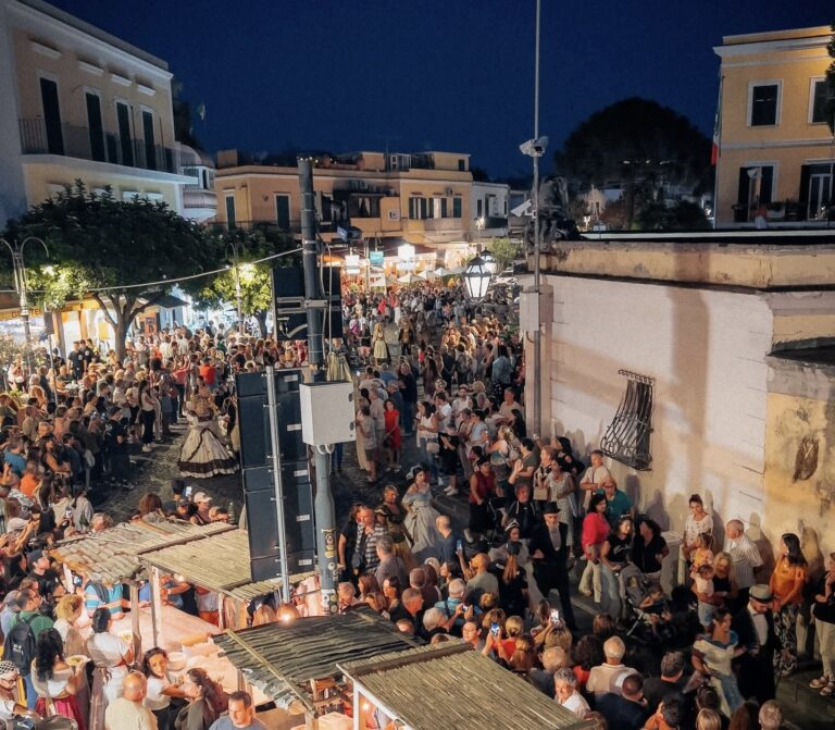 Ischia, sabato 15 novembre isola pedonale per l’evento “C’è Piazza per Te”: ecco le modifiche alla viabilità
