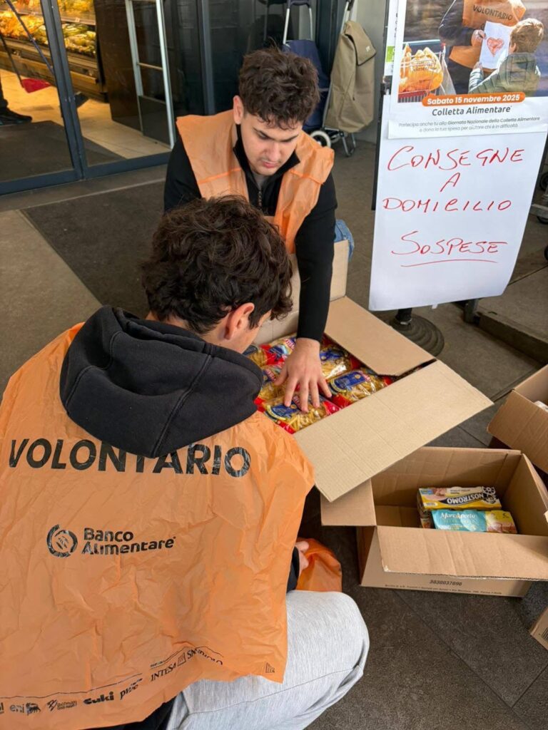 Giornata di solidarietà: gli studenti dell’I.T. Enrico Mattei protagonisti della Colletta Alimentare
