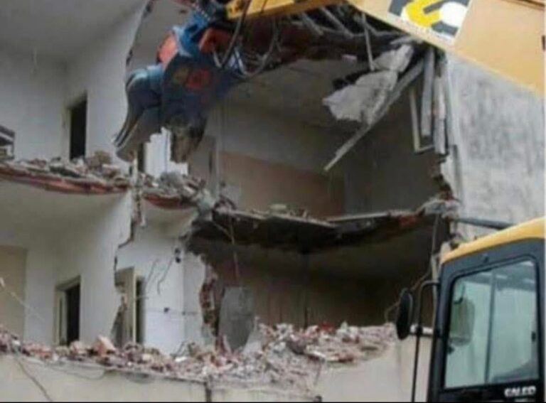 Sanatoria edilizia, il sindaco di Lacco Ameno lancia l’appello: “Serve subito un blocca ruspe”