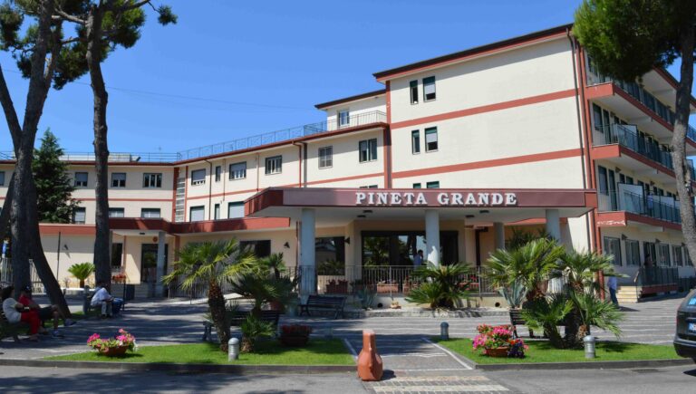 Incidente sulla Domitiana: restano gravi le condizioni di Luigi Lombardi e Rosa Basile