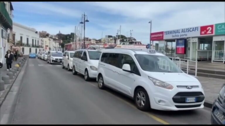 CASAMICCIOLA, IL COMUNE SOSPENDE LA LICENZA A SETTE TASSISTI