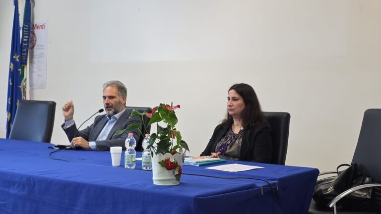 Il magistrato Catello Maresca incontra gli studenti del Mattei di Casamicciola: “Scegliere il bene è un dovere”