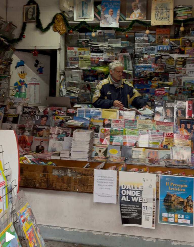 Ischia Ponte, chiude l’edicola Da Martino: addio a un pezzo di storia del borgo