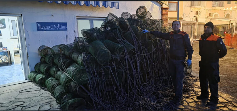ISCHIA: nasse illecite sequestrate dalla Guardia Costiera