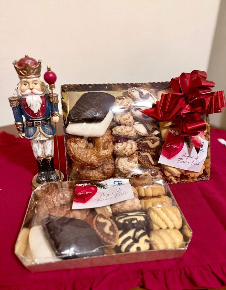 Casamicciola, doppio gesto di solidarietà dagli infermieri del Rizzoli: donano dolci per la Catena Alimentare