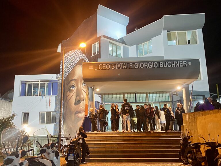 Ischia – Il Liceo Buchner celebra la Notte dei Licei Artistici 2025: viaggio nel mondo di Alice