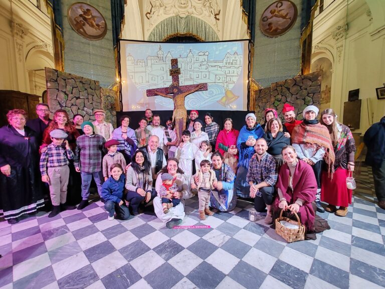 Forio – Grande successo per lo spettacolo “Tra onde e campane” di Gaetano Maschio