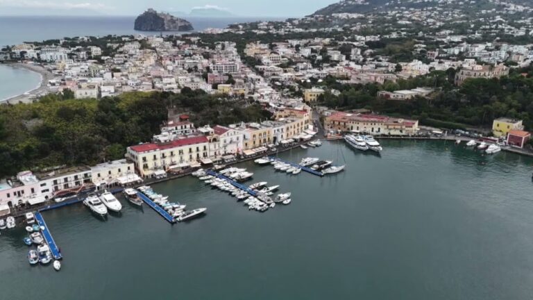 ISCHIA, MOTORI ACCESI SUL RESTYLING DELLA RIVA DESTRA. 3,4 MILIONI PER NUOVI PONTILI