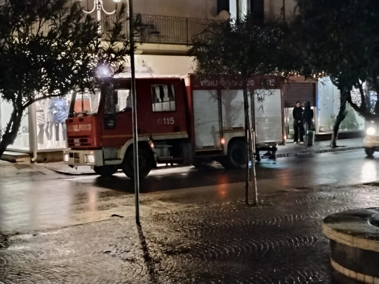 Ischia, fumo in farmacia: mobilitati pompieri e polizia, nessun incendio