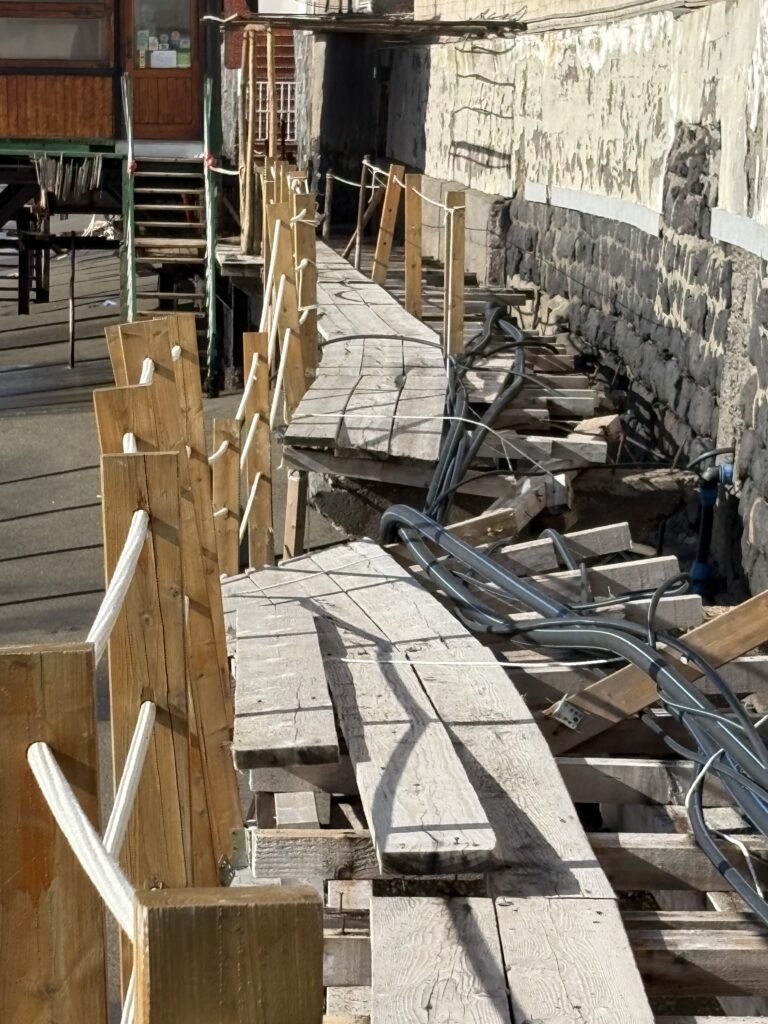 Barano: Pericolo ai Maronti, crolla parte della passerella a seguito della mareggiata 