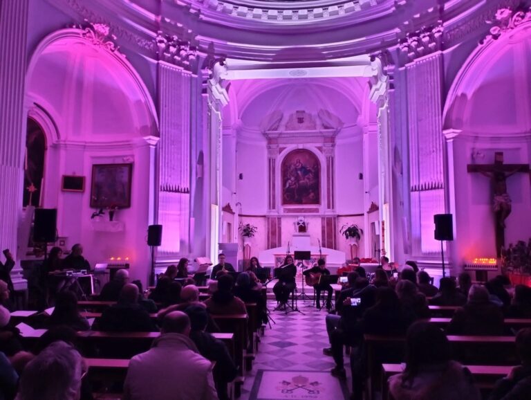 “Sweet Dreams in Jazz”: emozioni e talento nella Chiesa di San Pietro con l’Orchestra del Buchner