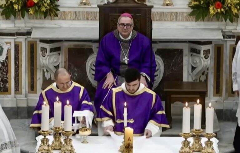 Il Vescovo Villano ai funerali di Don Vincenzo Fiorentino: “Ha speso la sua vita per noi”