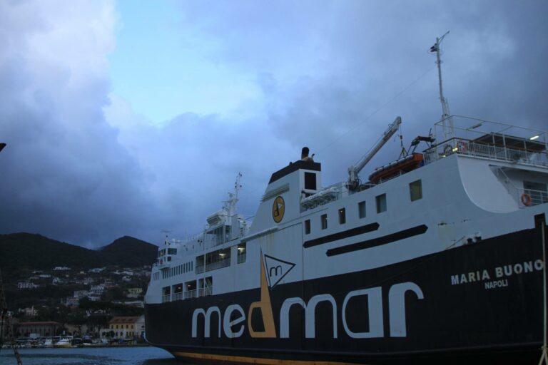 AICOM chiede urgentemente la Sostituzione motonave Benito Buono 