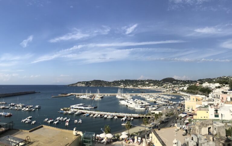 Danni al porto di Forio: scatta l’interdizione delle aree a rischio