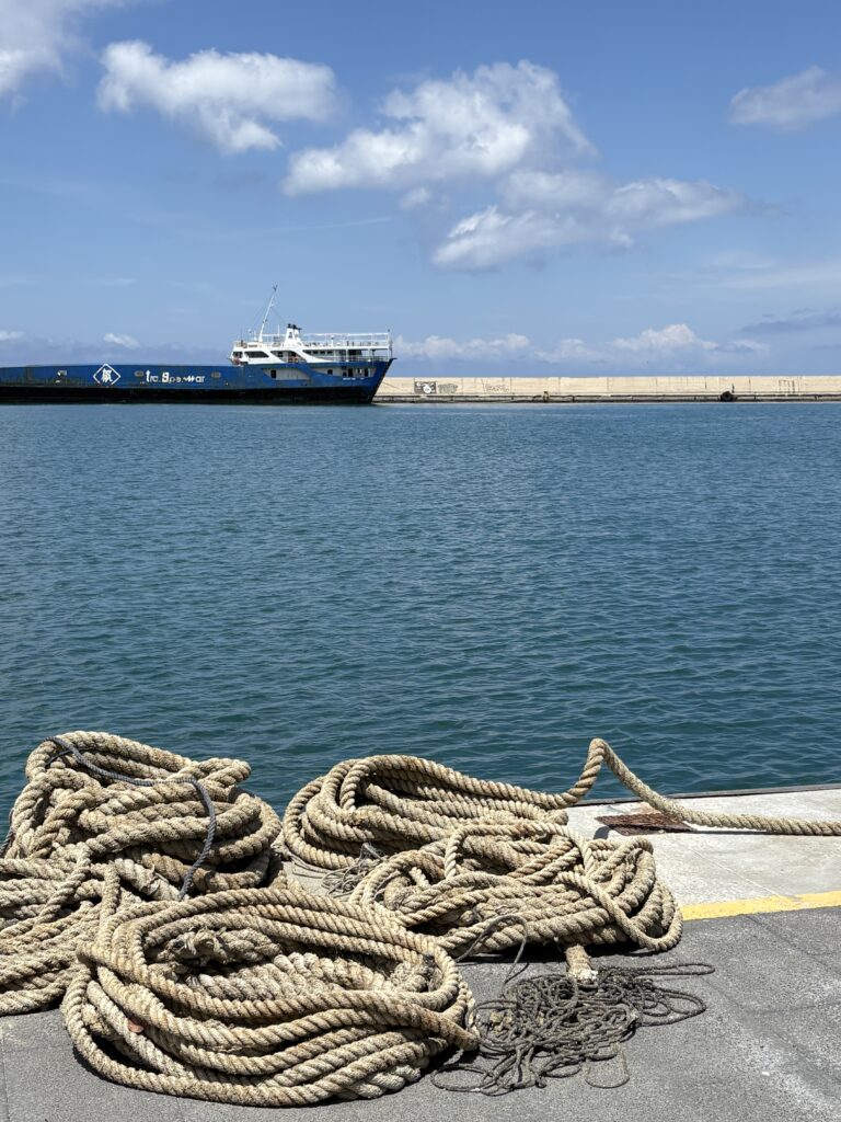 Rifiuti dalle isole del Golfo, nuovo vertice in Prefettura: i Comuni chiedono soluzioni immediate
