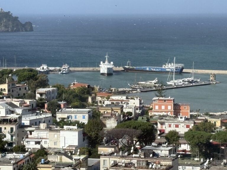 Casamicciola, lavori al porto: scatta l’ordinanza della Guardia Costiera. Divieti e prescrizioni fino al 6 febbraio