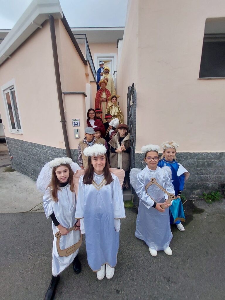 Ischia, la magia dell’Epifania: i Re Magi guidati dalla stella arrivano a San Domenico 