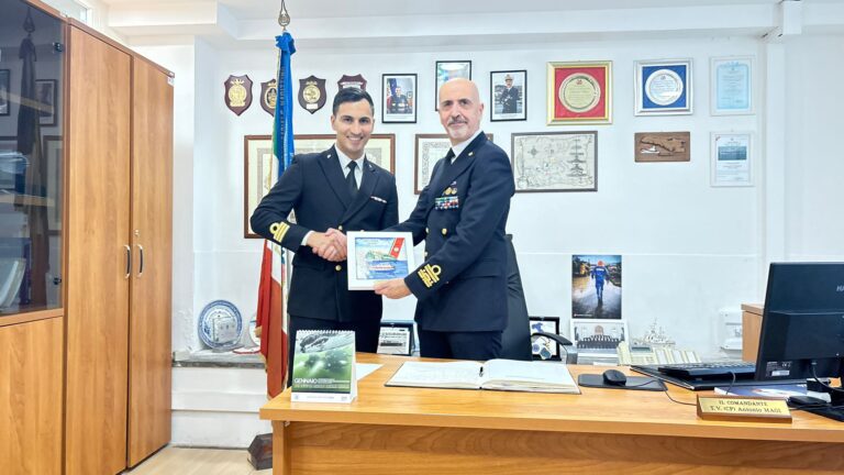 L’Ammiraglio Aulicino in visita a Ischia: riconoscimenti e sinergie per la sicurezza del mare