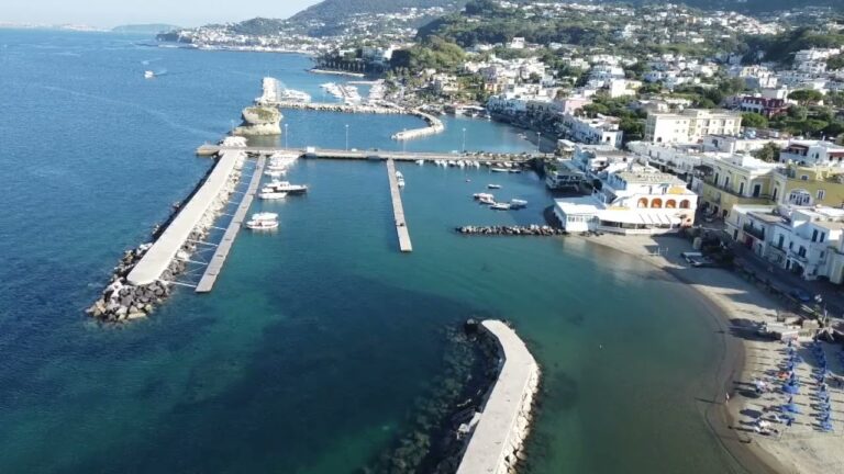 PORTO DI LACCO AMENO, ECCO I NUOVI SCHEMI DI CONTRATTO PER I POSTI BARCA