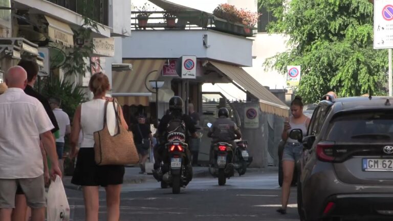 Forio, cade sul marciapiede dissestato: dopo 10 anni di causa riceve solo 300 euro