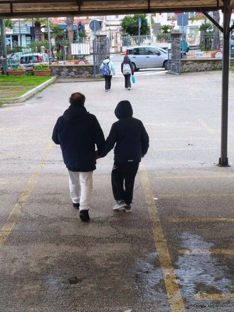 Ischia: un alunno speciale e un maestro dell’anima: l’ultima lezione del prof. Castagna