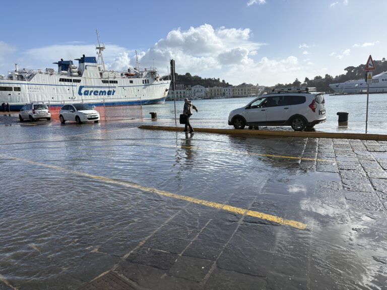 Ischia – Ancora disagi sulle vie del mare: aliscafi fermi per il vento