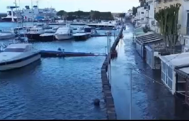 Alta marea a Ischia, interviene il sindaco Ferrandino: “Stiamo affrontando un nodo irrisolto da anni”