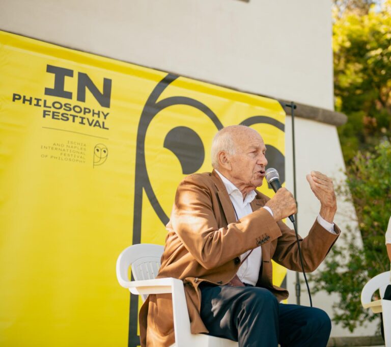 FILOSOFI DAL FESTIVAL DI ISCHIA: “ALLARME PER LA LIBERTÀ, TECNOCRAZIE FEUDALI MINACCIA PER IL MONDO”