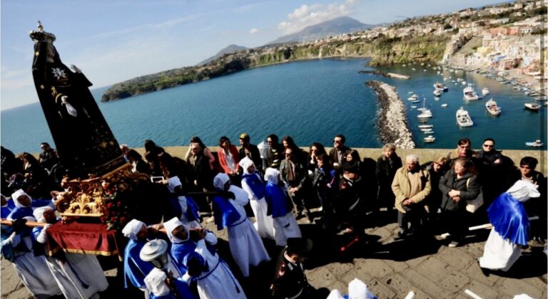 Procida, Venerdì Santo 2026: nuove regole per custodire il rito e garantire sicurezza