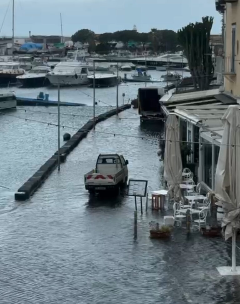 Ischia e il mare più alto, eventi estremi e nuove vulnerabilità. La riflessione dell’Ass. Ingegneri