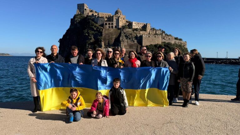 Grande partecipazione alla proiezione di “20 giorni a Mariupol”: Ischia si unisce nel ricordo e nella solidarietà